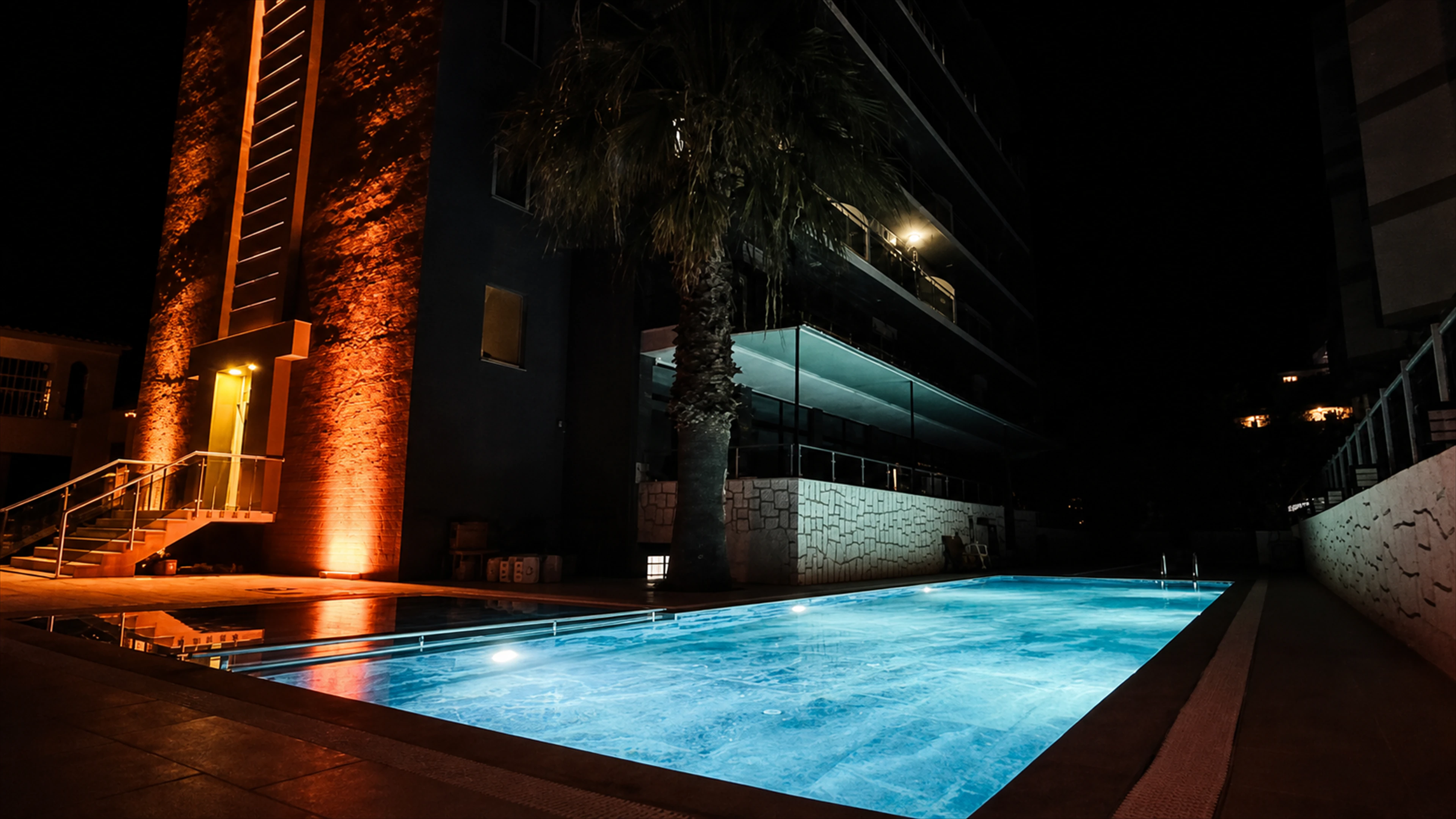 Vivelle Beach Hotel aydınlatmalı havuz