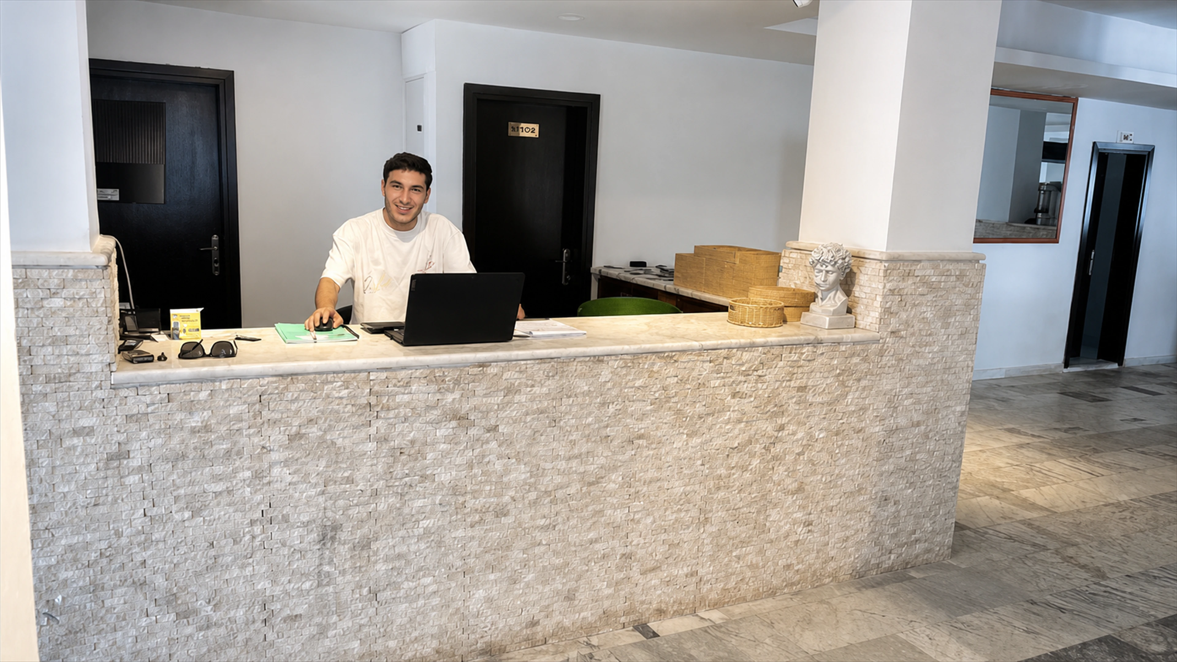 Vivelle Beach Hotel resepsiyon
