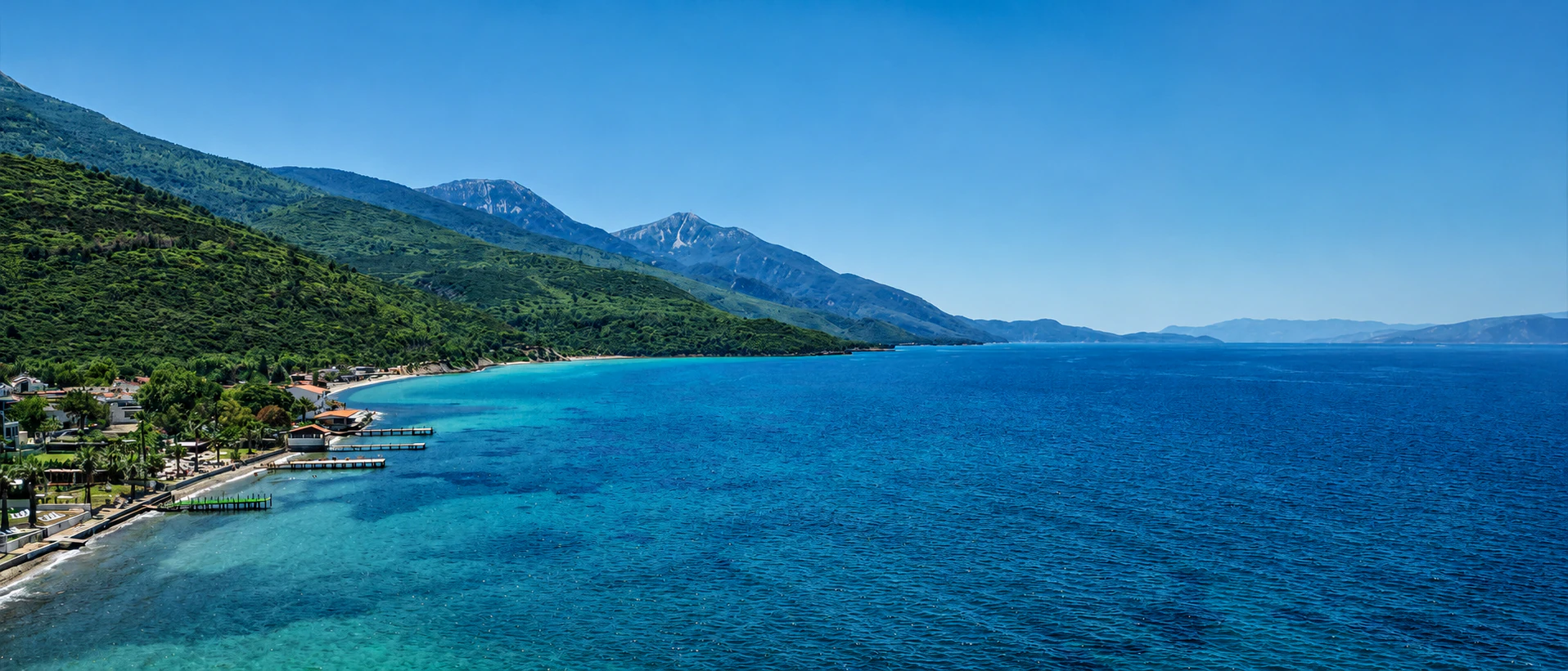 Kuşadası Güzelçamlı Ege koyu ve dağ manzarası